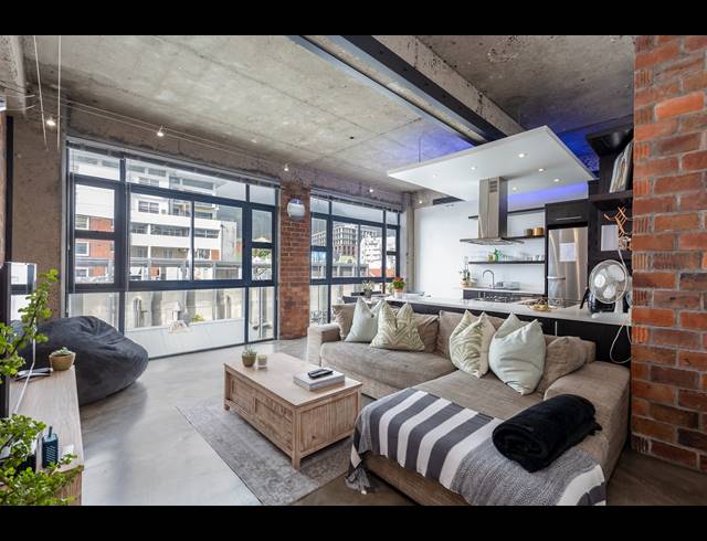 2 BEDROOM APARTMENT SOLD IN CAPE TOWN CITY CENTRE